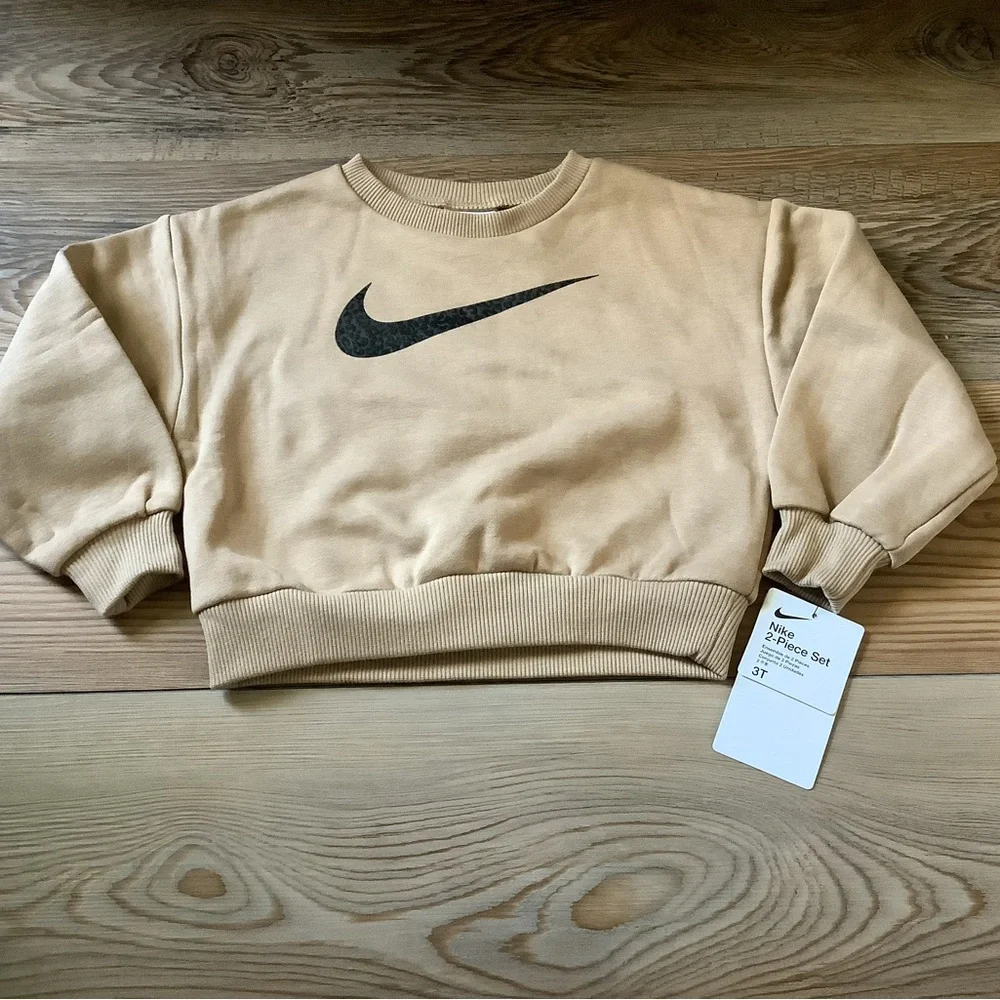 Nike girls sweatshirt & flare leggings set size 2T Or 3T(NWT)~PRICE IS FIRM~ - Picture 2 of 6